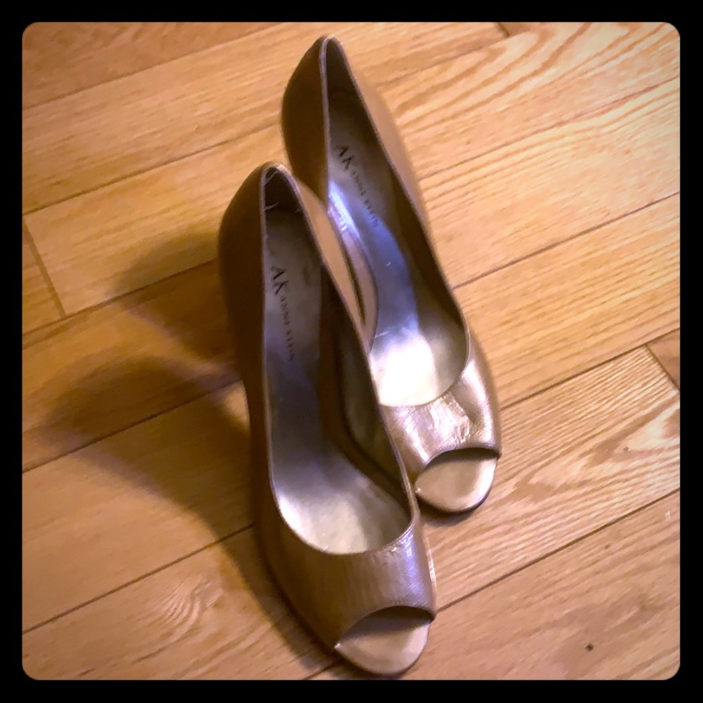 Anne Klein size 7 1/2 Golden Peep Toe Pumps